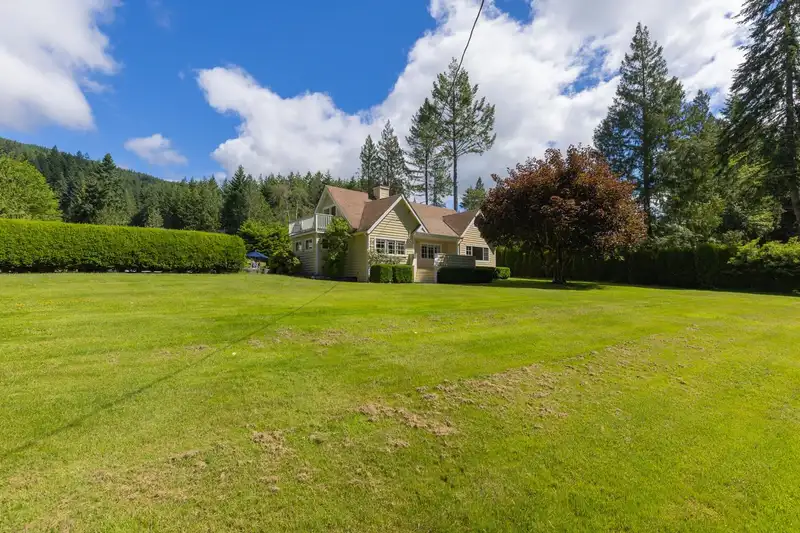 1266 REED ROAD - photo 2 of 34
