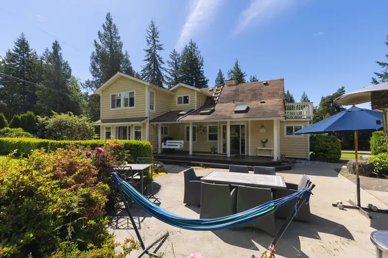 1266 REED ROAD - photo 4 of 34