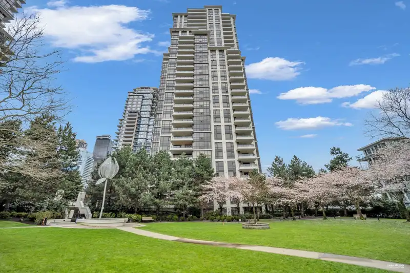1607 2138 MADISON AVENUE - photo 1 of 31
