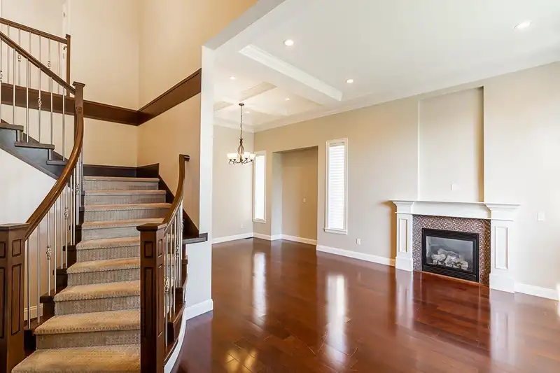 15079 67A AVENUE - photo 3 of 39