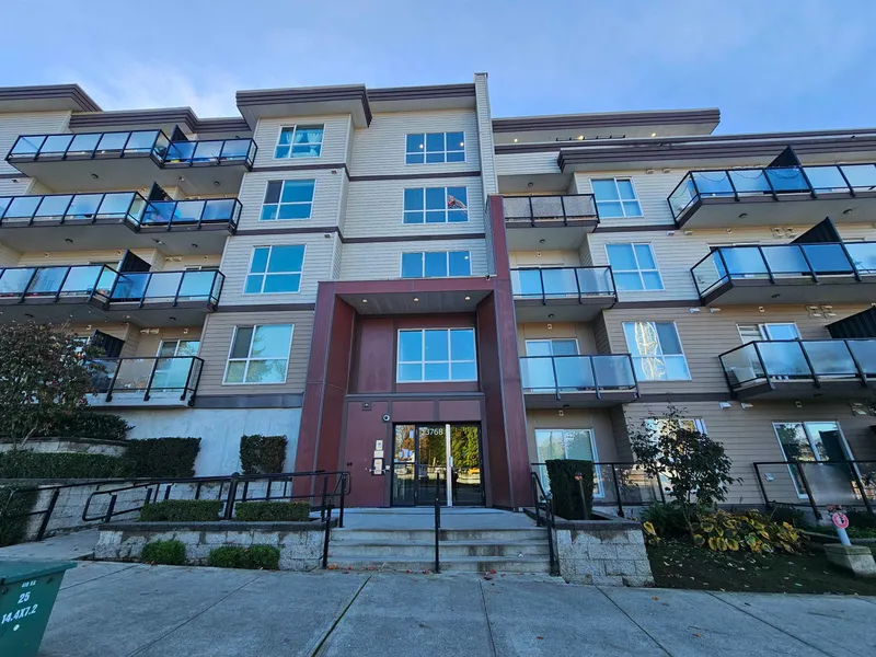 232 13768 108 AVENUE - photo 3 of 25