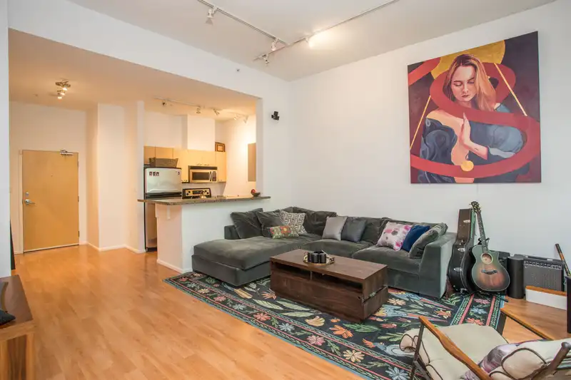 TH8 707 BROUGHTON STREET - photo 2 of 20