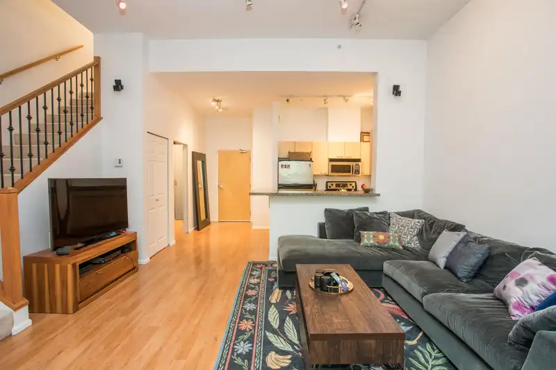 TH8 707 BROUGHTON STREET - photo 3 of 20