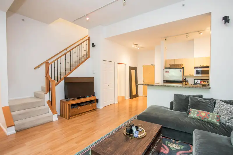TH8 707 BROUGHTON STREET - photo 4 of 20