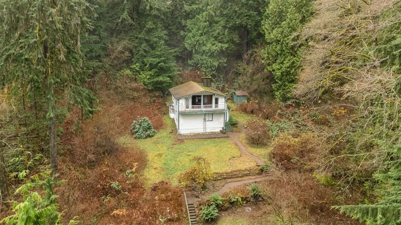 4520 LYNN VALLEY ROAD - photo 2 of 25