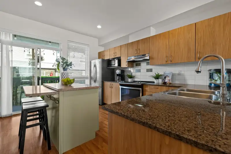 11 16789 60 AVENUE - photo 1 of 35