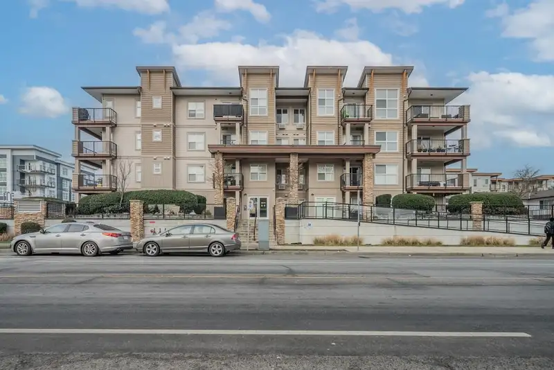 401 20175 53 AVENUE - photo 1 of 25