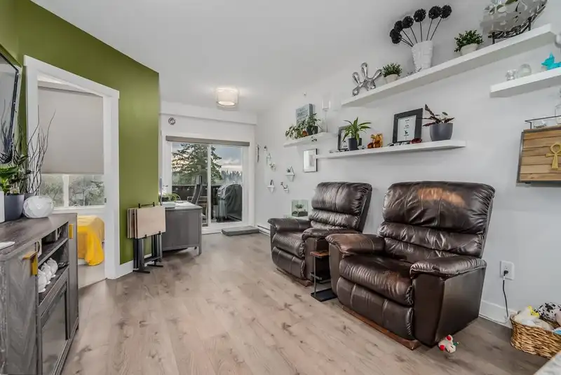 401 20175 53 AVENUE - photo 2 of 25
