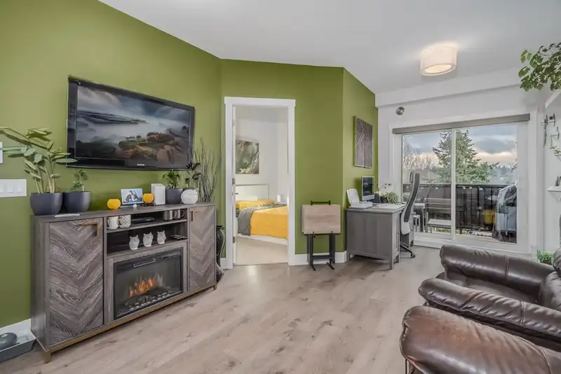 401 20175 53 AVENUE - photo 4 of 25
