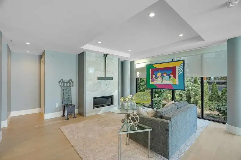 203 14825 THRIFT AVENUE - photo 3 of 39