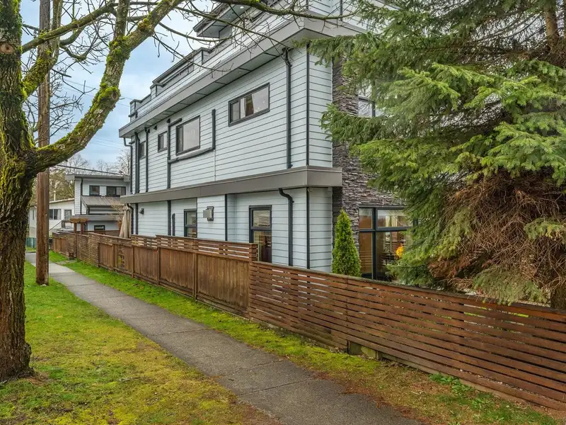 1805 E 37TH AVENUE - photo 3 of 34