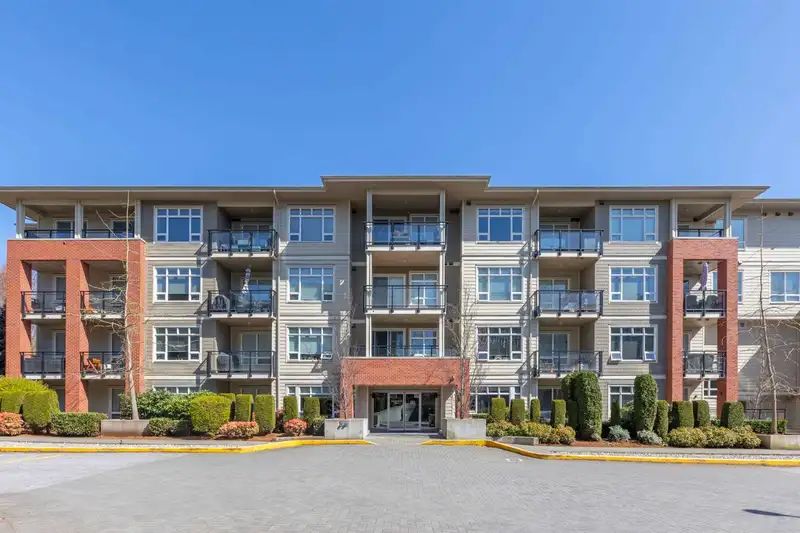 B401 20211 66 AVENUE - photo 1 of 39