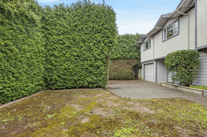 6440 NADINE CRESCENT - photo 3 of 25