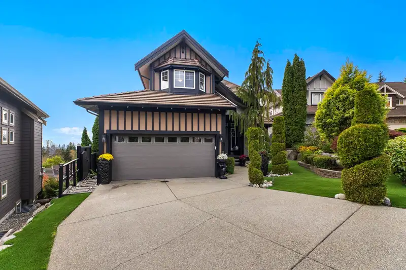 31 BIRCHWOOD CRESCENT - photo 1 of 40