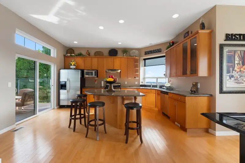 31 BIRCHWOOD CRESCENT - photo 3 of 40