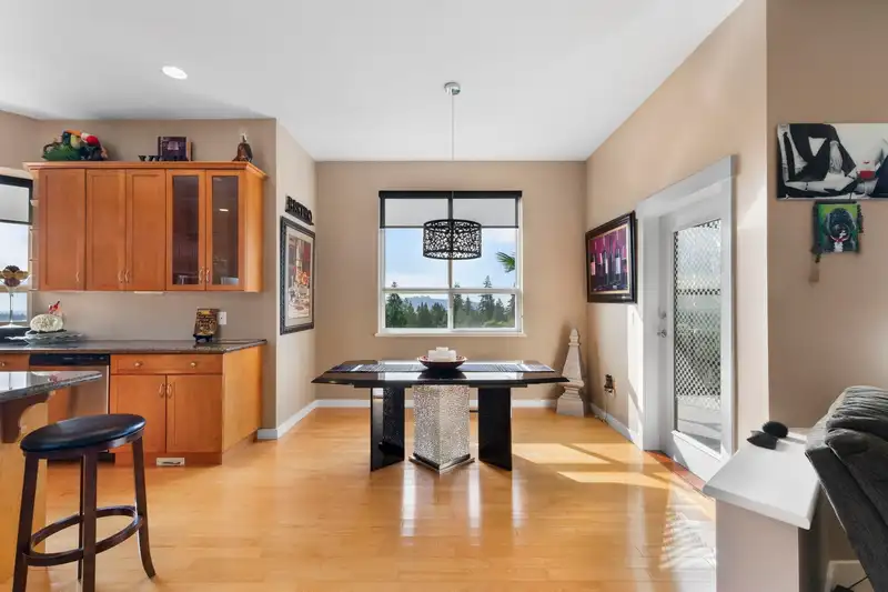 31 BIRCHWOOD CRESCENT - photo 4 of 40