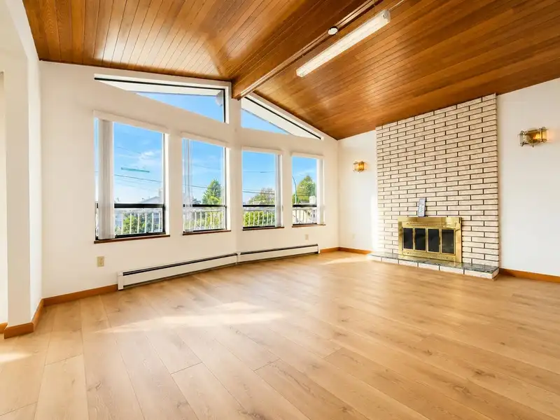 3292 E 43RD AVENUE - photo 3 of 31
