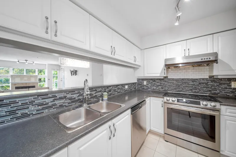 302 8728 SW MARINE DRIVE - photo 4 of 19