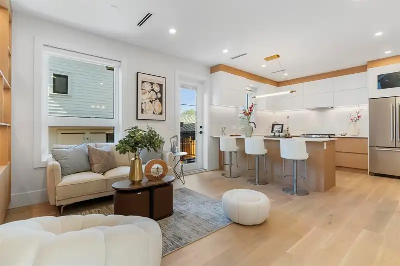 1 1243 NOOTKA STREET - photo 4 of 21