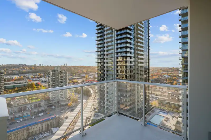 1701 4168 LOUGHEED HIGHWAY - photo 2 of 11