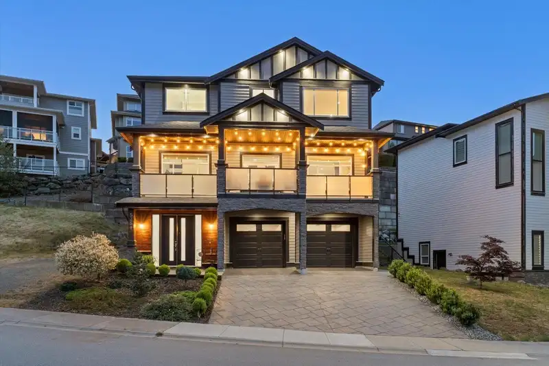 5351 ABBEY CRESCENT - photo 1 of 40