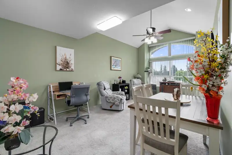 308 20381 96 AVENUE - photo 1 of 33