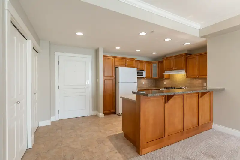 205 1787 154 STREET - photo 4 of 33
