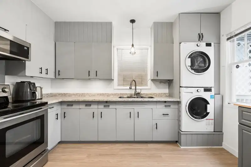 936 W 17TH AVENUE - photo 2 of 40