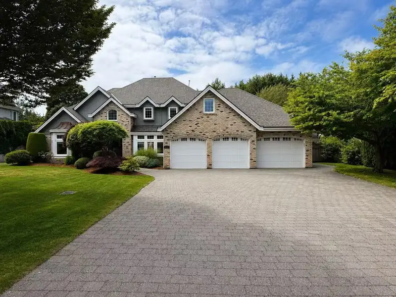 2543 138 STREET - photo 4 of 40