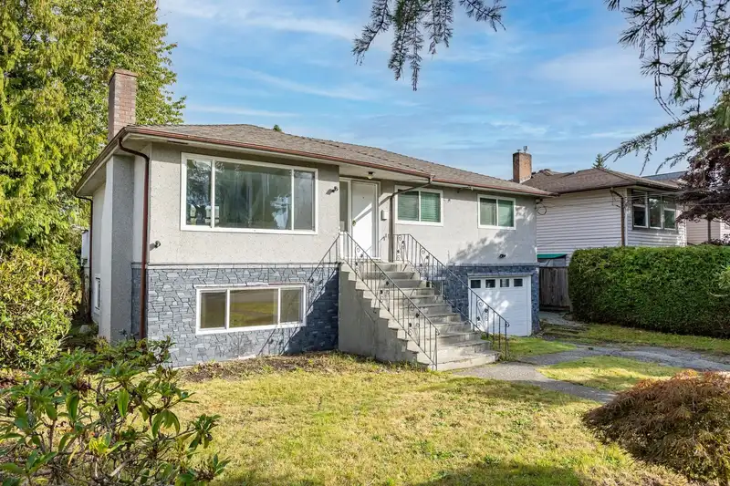 1119 SPRICE AVENUE - photo 1 of 33