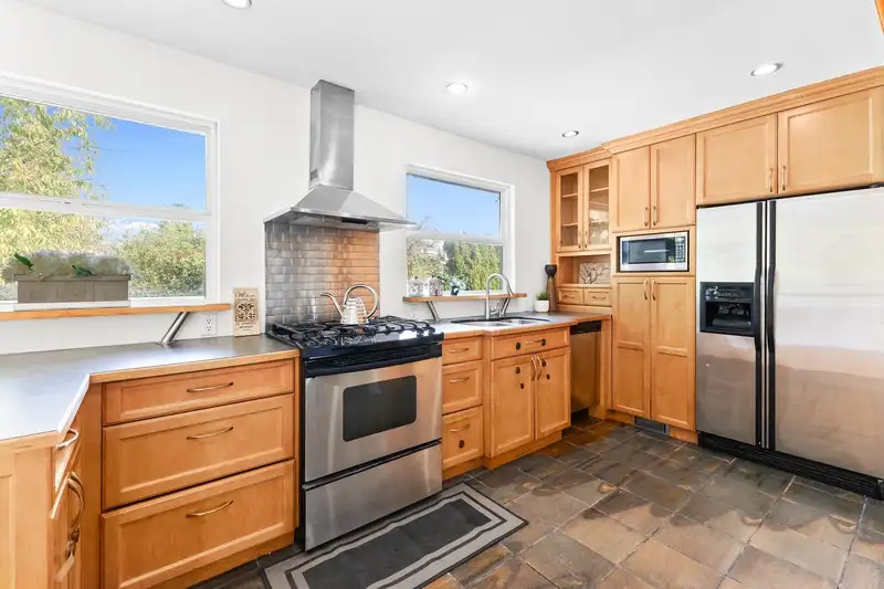 1119 SPRICE AVENUE - photo 2 of 33