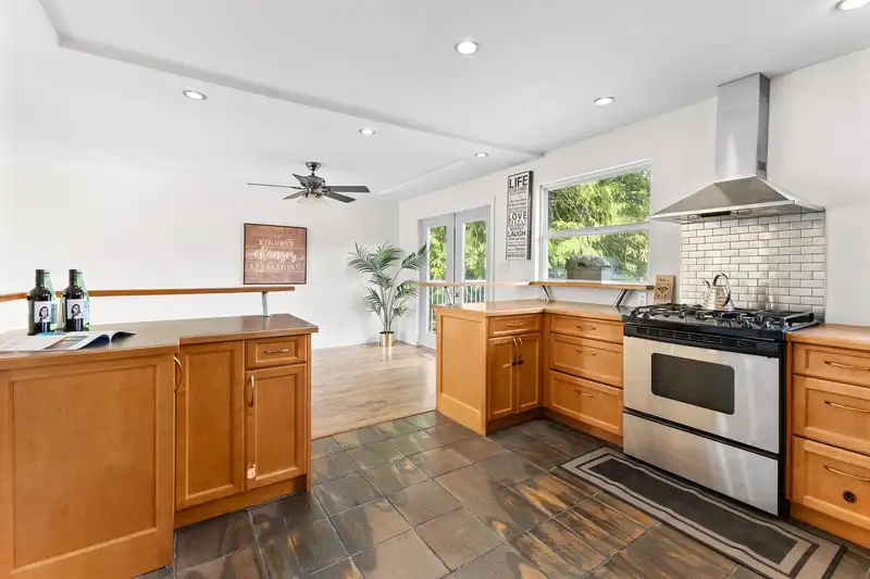 1119 SPRICE AVENUE - photo 3 of 33