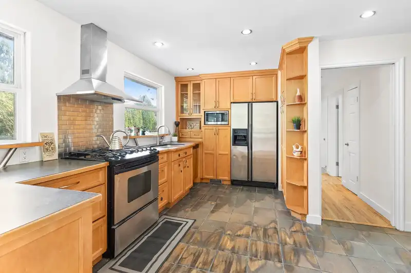 1119 SPRICE AVENUE - photo 4 of 33