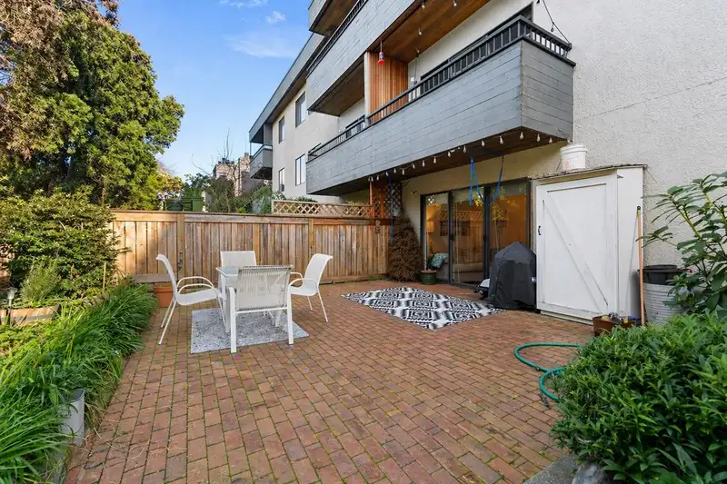 104 2475 YORK AVENUE - photo 1 of 17