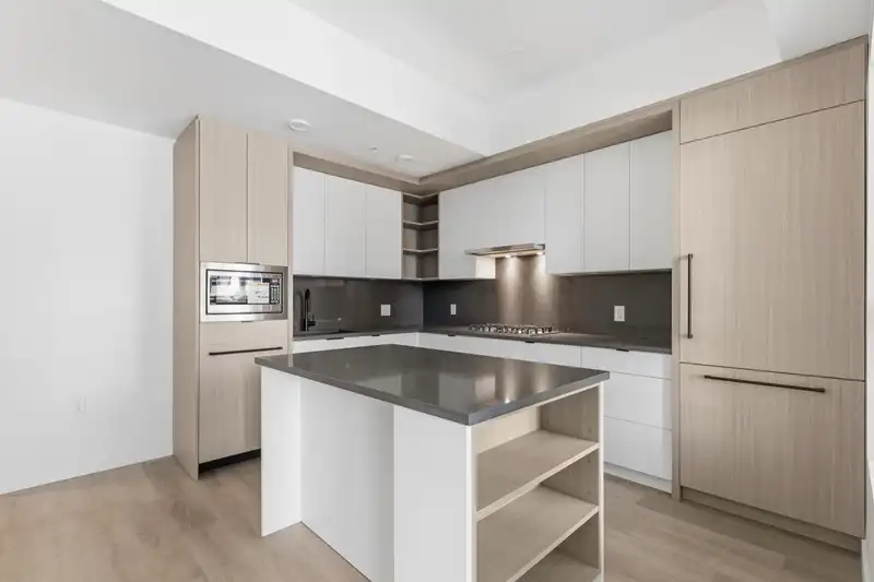 102 2268 E BROADWAY - photo 2 of 14