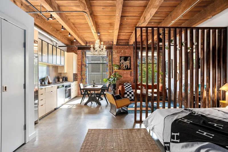 310 55 E CORDOVA STREET - photo 1 of 25