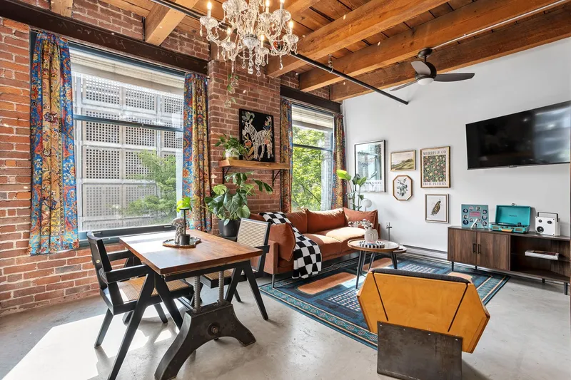 310 55 E CORDOVA STREET - photo 2 of 25