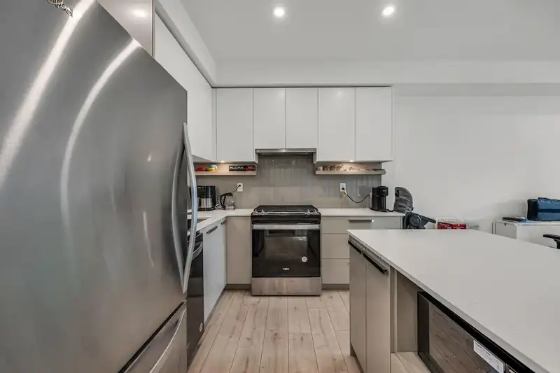 325 13788 76 AVENUE - photo 3 of 26
