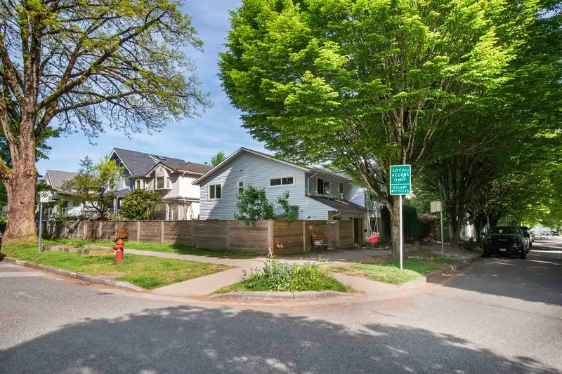 3385 ONTARIO STREET - photo 3 of 40