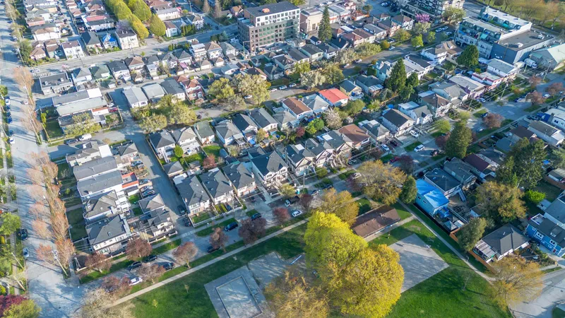 5347 MCKINNON STREET - photo 4 of 5