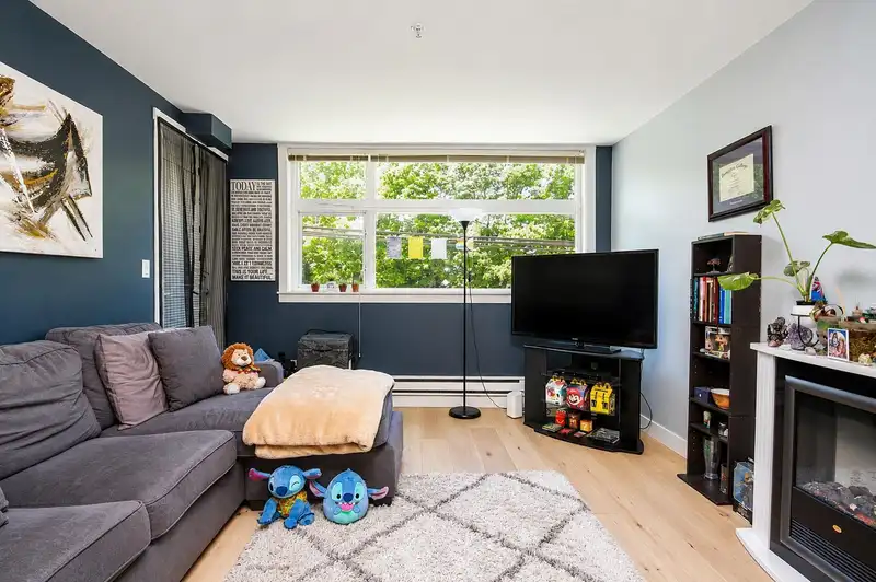205 5488 CECIL STREET - photo 2 of 12