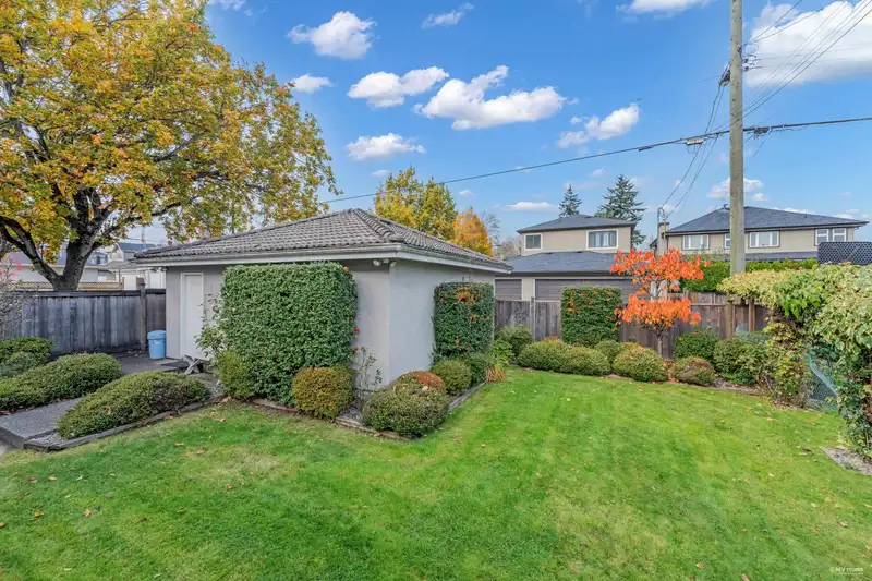 195 W 45TH AVENUE - photo 3 of 10