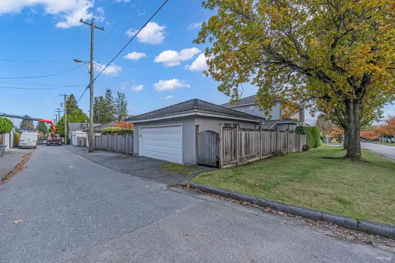 195 W 45TH AVENUE - photo 4 of 10