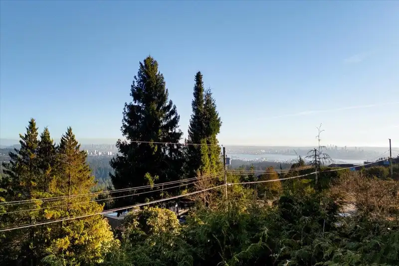 478 CRAIGMOHR DRIVE - photo 3 of 19