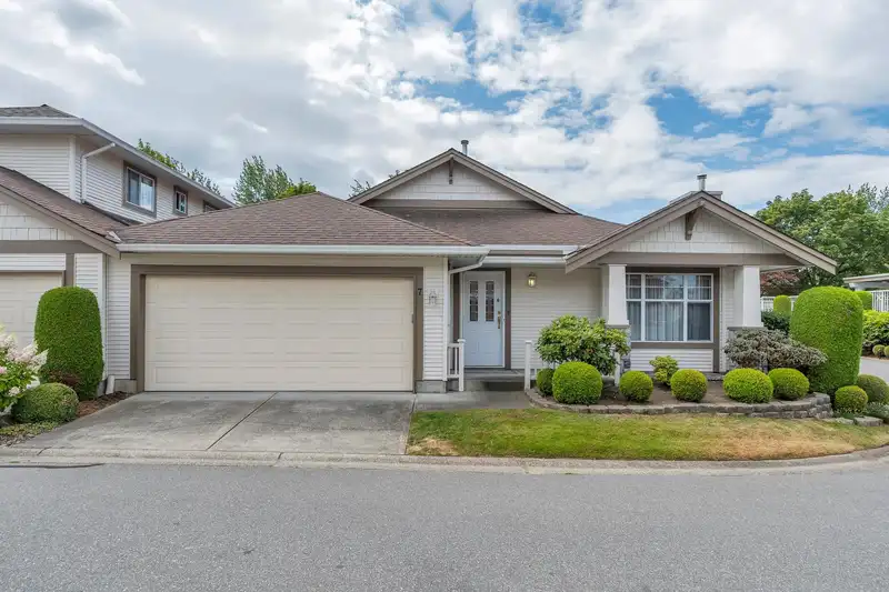 7 20751 87 AVENUE - photo 1 of 36