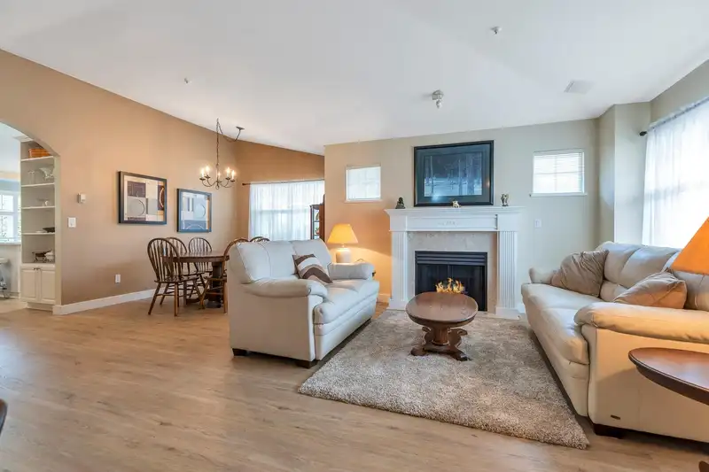 7 20751 87 AVENUE - photo 3 of 36