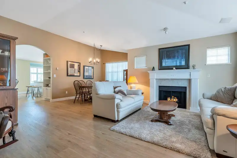 7 20751 87 AVENUE - photo 4 of 36
