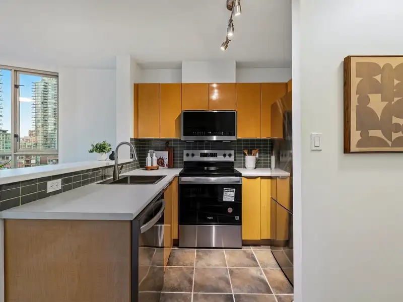 1407 1003 PACIFIC STREET - photo 3 of 12