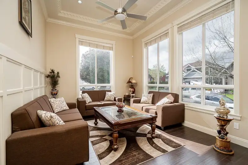 7532 144A STREET - photo 4 of 32