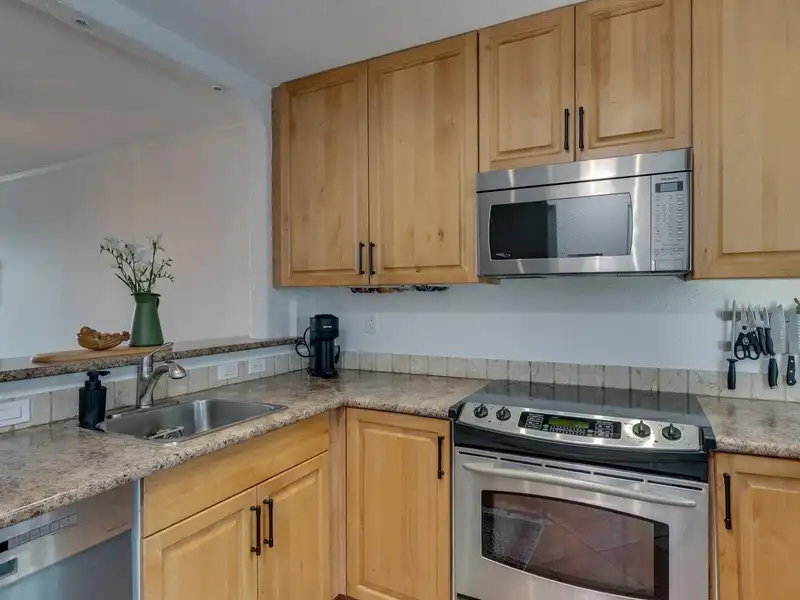160 W 12TH STREET - photo 3 of 31
